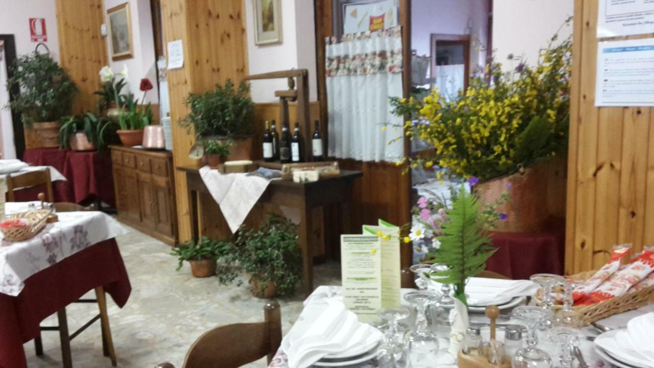 Albergo Ristorante Centro Vico Canavese Exterior foto