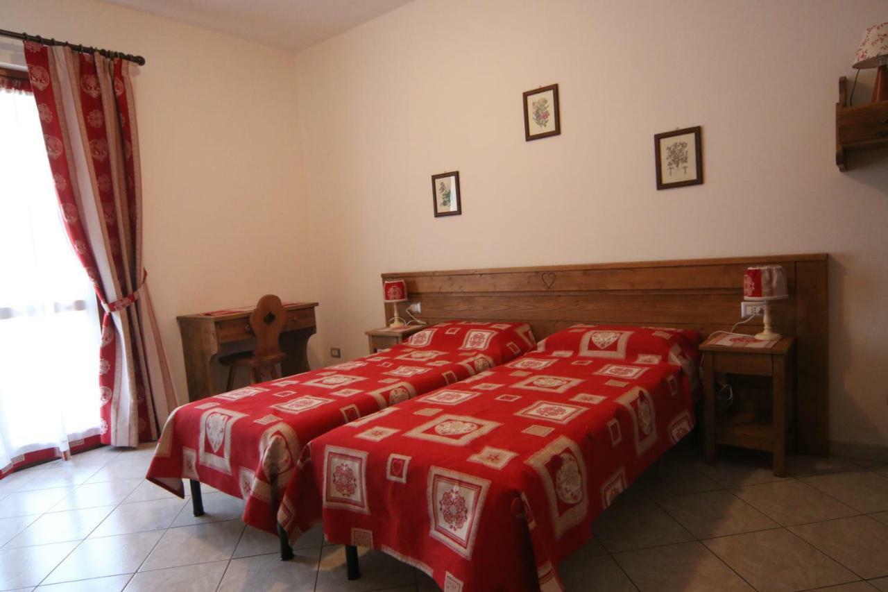Albergo Ristorante Centro Vico Canavese Exterior foto